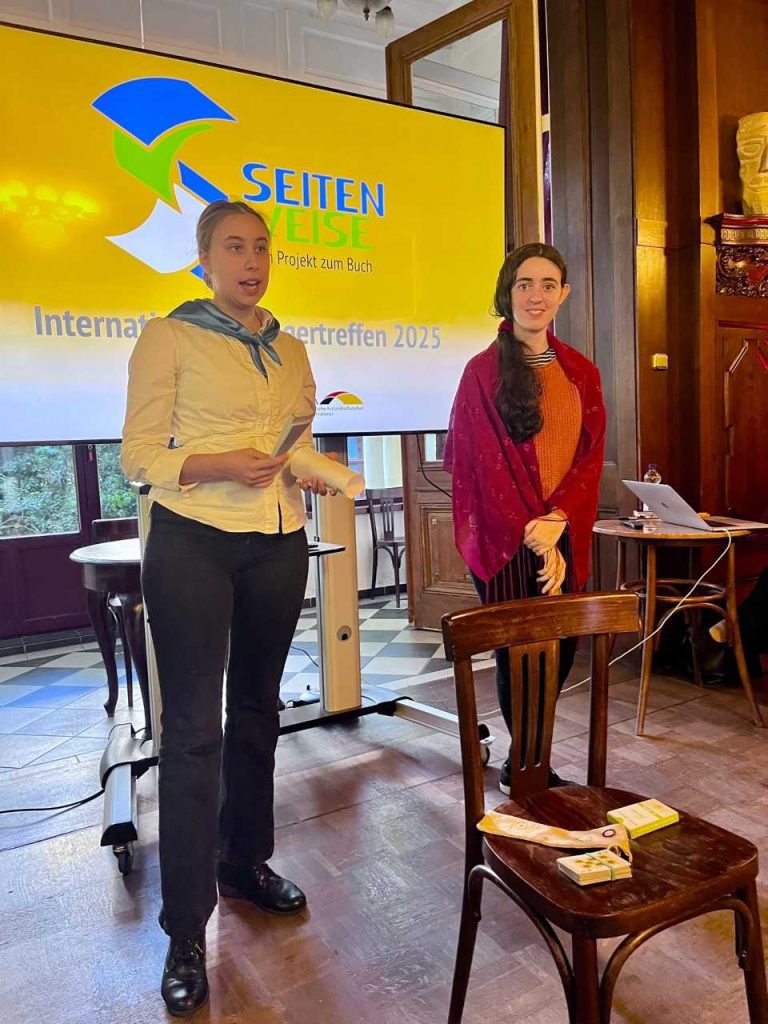 La exitosa finalización del proyecto “Seitenweise”. Nuestras dos alumnas, Ángela e Inés, ganadoras estatales de España, viajaron a Leipzig, Alemania.